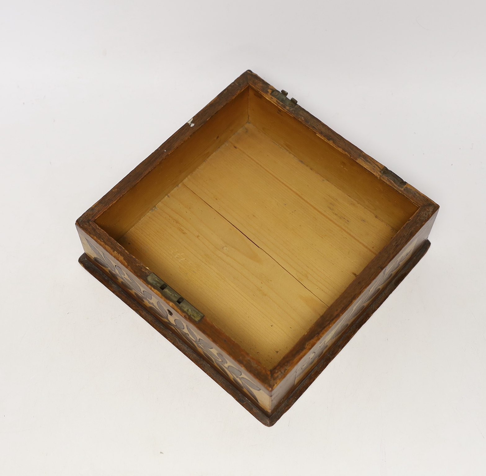A 19th century Killarney Arbutus wood and marquetry inlaid box, decorated with Muckross Abbey, 21.5cm